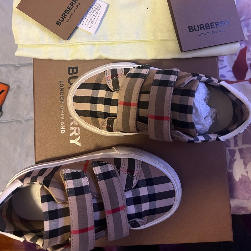 Burberry toddler shoes